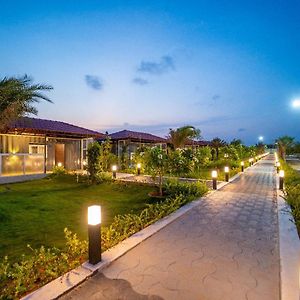 Dusk And Dawn Beach Resort